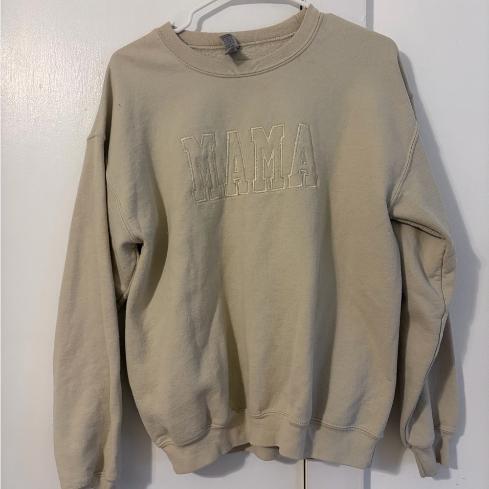 Gildan Beige 'MAMA' Crewneck Sweater